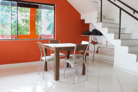 Casa de condomínio para alugar com 200m², 3 quartos e 2 vagas