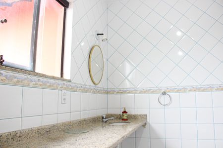 Casa de condomínio para alugar com 200m², 3 quartos e 2 vagas