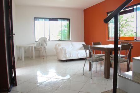 Casa de condomínio para alugar com 200m², 3 quartos e 2 vagas