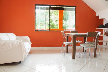 Casa de condomínio para alugar com 200m², 3 quartos e 2 vagas