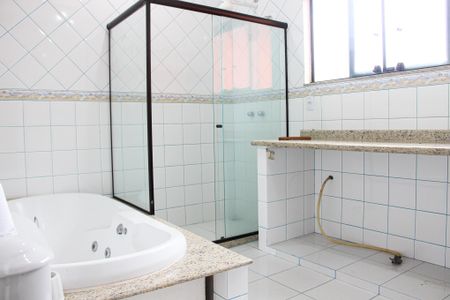 Casa de condomínio para alugar com 200m², 3 quartos e 2 vagas
