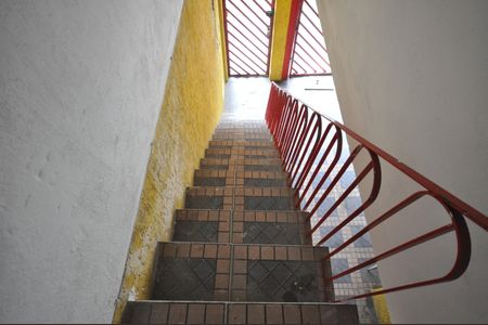 Casa para alugar com 300m², 2 quartos e 1 vagaEscada de acesso