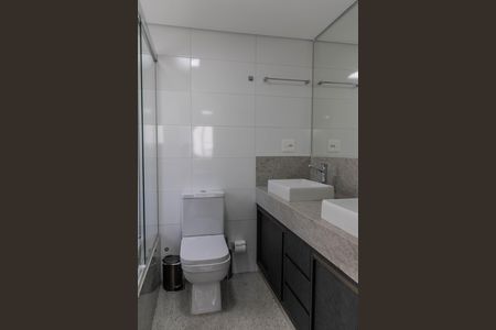 Apartamento para alugar com 135m², 4 quartos e 4 vagas Apartamento para alugar com 135m², 4 quartos e 4 vagasBanheiro da Suíte 1