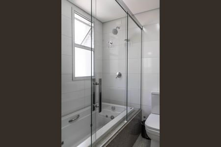 Apartamento para alugar com 135m², 4 quartos e 4 vagas Apartamento para alugar com 135m², 4 quartos e 4 vagasBanheiro da Suíte 1