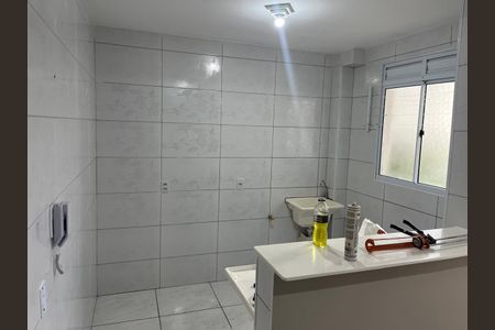 Cozinha de apartamento para alugar com 2 quartos, 45m² em Estância Guatambu, Itaquaquecetuba