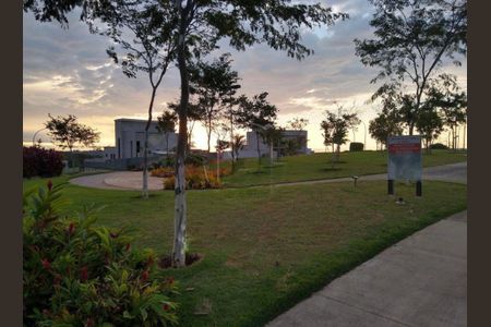 Casa de condomínio à venda com 353m², 5 quartos e 6 vagas