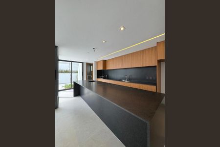 Casa de condomínio à venda com 353m², 5 quartos e 6 vagas