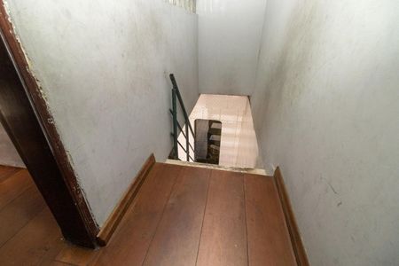 Casa para alugar com 80m², 1 quarto e 1 vagaEscada de entrada