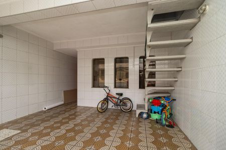 Casa para alugar com 80m², 1 quarto e 1 vagaEscada de entrada