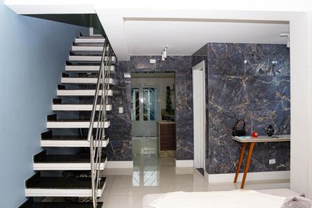 Casa à venda com 164m², 3 quartos e 3 vagas Casa à venda com 164m², 3 quartos e 3 vagasESCADA
