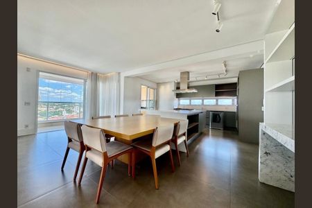 Apartamento à venda com 3 quartos, 213m² em Cambuí, Campinas