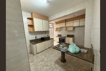 Casa para alugar com 360m², 4 quartos e 3 vagas Casa para alugar com 360m², 4 quartos e 3 vagasCozinha