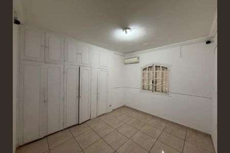 Casa para alugar com 360m², 4 quartos e 3 vagas Casa para alugar com 360m², 4 quartos e 3 vagasQuarto
