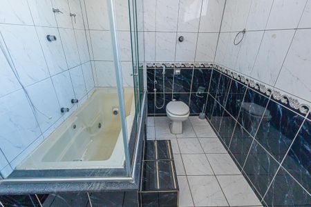 Casa para alugar com 360m², 4 quartos e 3 vagas Casa para alugar com 360m², 4 quartos e 3 vagasBanheiro da Suíte 3