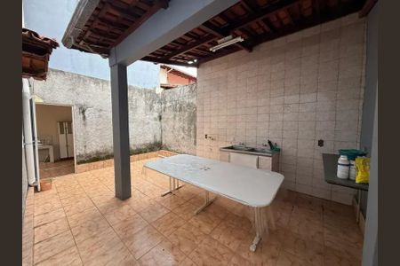 Casa para alugar com 360m², 4 quartos e 3 vagas