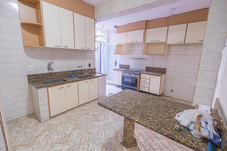 Casa para alugar com 360m², 4 quartos e 3 vagas Casa para alugar com 360m², 4 quartos e 3 vagasCozinha