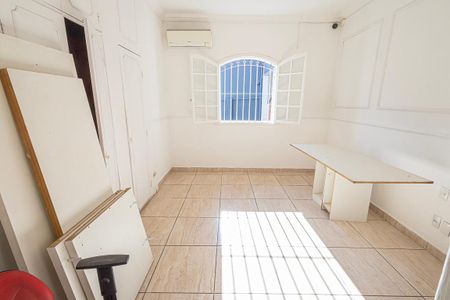 Casa para alugar com 360m², 4 quartos e 3 vagas Casa para alugar com 360m², 4 quartos e 3 vagasSuíte