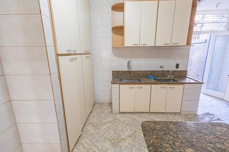 Casa para alugar com 360m², 4 quartos e 3 vagas Casa para alugar com 360m², 4 quartos e 3 vagasCozinha