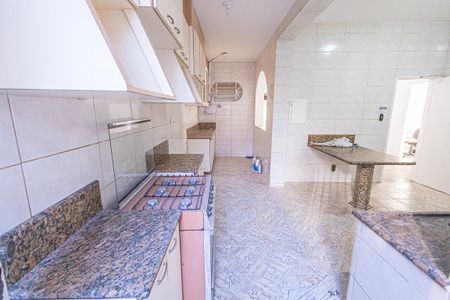 Casa para alugar com 360m², 4 quartos e 3 vagas Casa para alugar com 360m², 4 quartos e 3 vagasCozinha