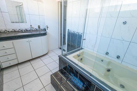 Casa para alugar com 360m², 4 quartos e 3 vagas Casa para alugar com 360m², 4 quartos e 3 vagasBanheiro da Suíte 3