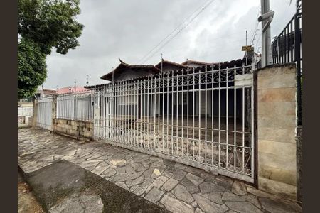 Casa para alugar com 360m², 4 quartos e 3 vagas