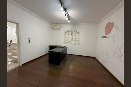 Casa para alugar com 360m², 4 quartos e 3 vagas Casa para alugar com 360m², 4 quartos e 3 vagasSala