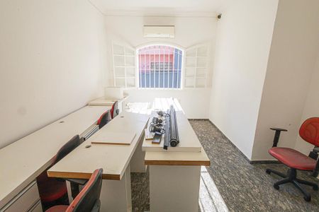 Casa para alugar com 360m², 4 quartos e 3 vagas Casa para alugar com 360m², 4 quartos e 3 vagasQuarto 1