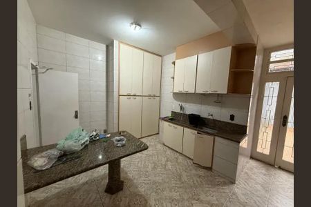 Casa para alugar com 360m², 4 quartos e 3 vagas Casa para alugar com 360m², 4 quartos e 3 vagasCozinha