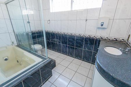 Casa para alugar com 360m², 4 quartos e 3 vagas Casa para alugar com 360m², 4 quartos e 3 vagasBanheiro da Suíte 3