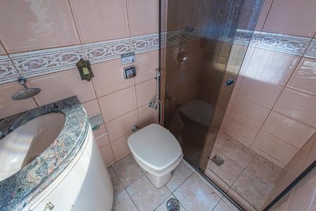 Casa para alugar com 360m², 4 quartos e 3 vagas Casa para alugar com 360m², 4 quartos e 3 vagasBanheiro da Suíte