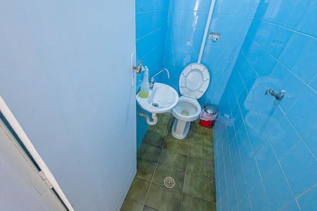 Banheiro de serviço de casa para alugar com 4 quartos, 360m² em Itapoã, Belo Horizonte