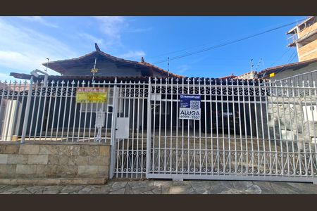 Casa para alugar com 360m², 4 quartos e 3 vagas Casa para alugar com 360m², 4 quartos e 3 vagasFachada / Placa G: FLRR 91