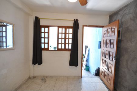 Casa à venda com 80m², 2 quartos e 1 vagaSala