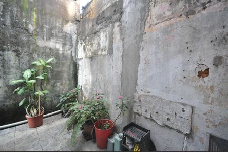 Casa à venda com 80m², 2 quartos e 1 vagaQuintal
