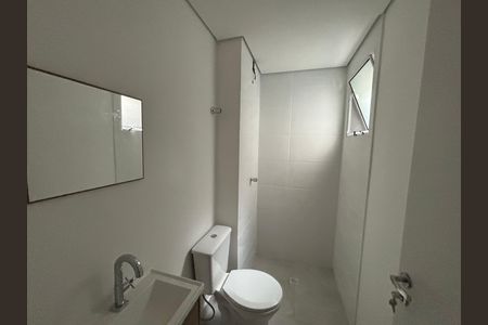 Banheiro social de apartamento à venda com 1 quarto, 30m² em Cidade Antônio Estêvão de Carvalho, São Paulo