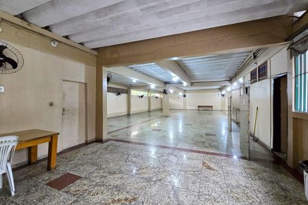 Apartamento para alugar com 55m², 2 quartos e 1 vaga Apartamento para alugar com 55m², 2 quartos e 1 vagaÁrea comum - Salão de festas 2