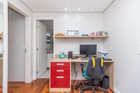 Apartamento à venda com 165m², 3 quartos e 3 vagas Apartamento à venda com 165m², 3 quartos e 3 vagasSuíte 2