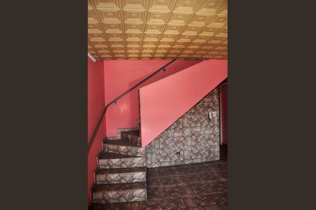 Casa para alugar com 170m², 3 quartos e 1 vaga Casa para alugar com 170m², 3 quartos e 1 vagaEscada