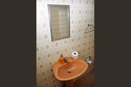 Casa para alugar com 170m², 3 quartos e 1 vaga Casa para alugar com 170m², 3 quartos e 1 vagaBanheiro Social