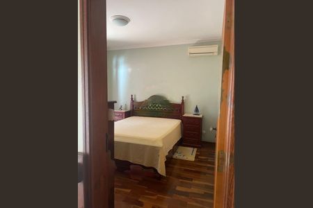 Casa de condomínio à venda com 253m², 3 quartos e 4 vagas