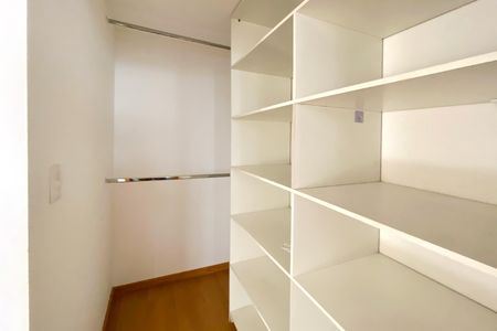 Apartamento à venda com 150m², 4 quartos e 3 vagasCloset da suíte 1