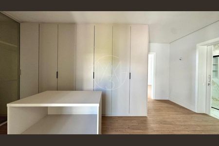 Casa de condomínio à venda com 559m², 4 quartos e 6 vagas