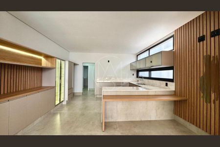 Casa de condomínio à venda com 559m², 4 quartos e 6 vagas