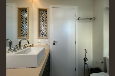 Apartamento para alugar com 160m², 3 quartos e 1 vaga Apartamento para alugar com 160m², 3 quartos e 1 vagaBanheiro suíte 3