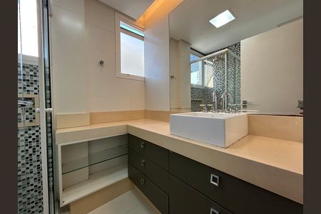 Apartamento para alugar com 160m², 3 quartos e 1 vaga Apartamento para alugar com 160m², 3 quartos e 1 vagaBanheiro suíte 3