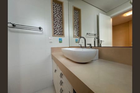 Apartamento para alugar com 160m², 3 quartos e 1 vaga Apartamento para alugar com 160m², 3 quartos e 1 vagaBanheiro suíte 2
