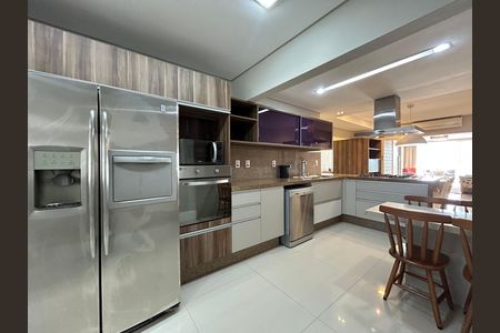 Apartamento para alugar com 160m², 3 quartos e 1 vaga Apartamento para alugar com 160m², 3 quartos e 1 vagaCozinha