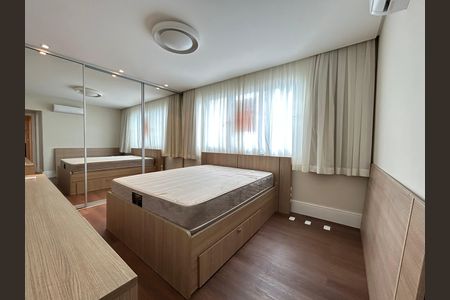 Apartamento para alugar com 160m², 3 quartos e 1 vaga Apartamento para alugar com 160m², 3 quartos e 1 vagaSuíte 1