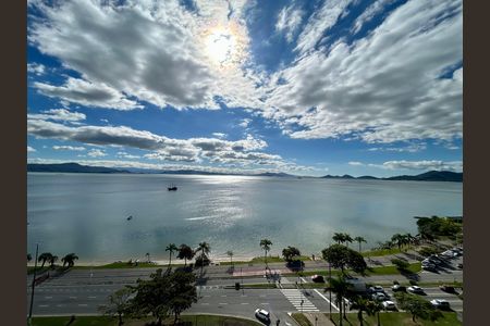 Apartamento para alugar com 160m², 3 quartos e 1 vaga Apartamento para alugar com 160m², 3 quartos e 1 vagaVista
