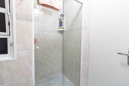 Banheiro social de apartamento à venda com 2 quartos, 49m² em Praia de Belas, Porto Alegre